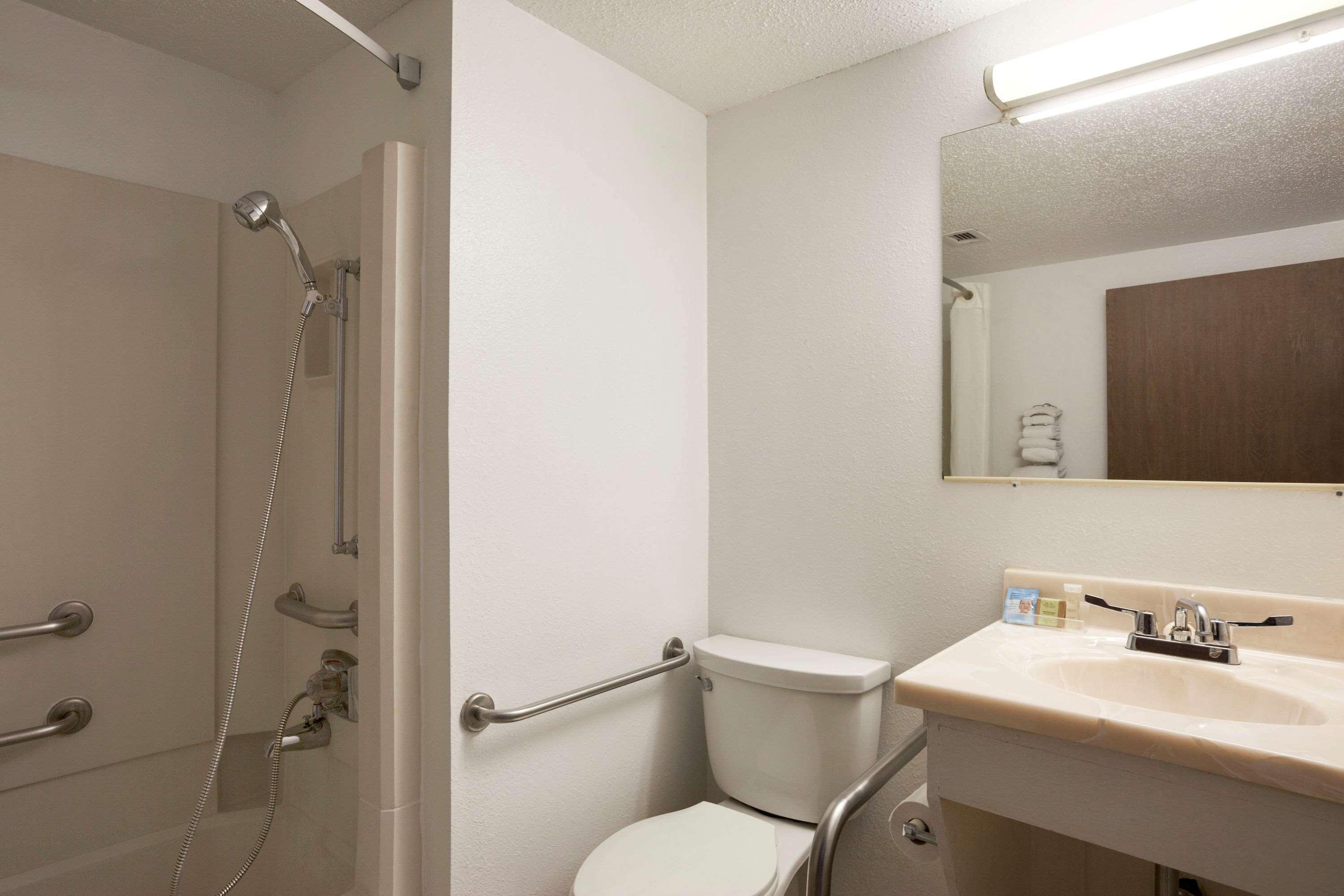 Super 8 By Wyndham Council Bluffs Ia Omaha Ne Area Μοτέλ Εξωτερικό φωτογραφία