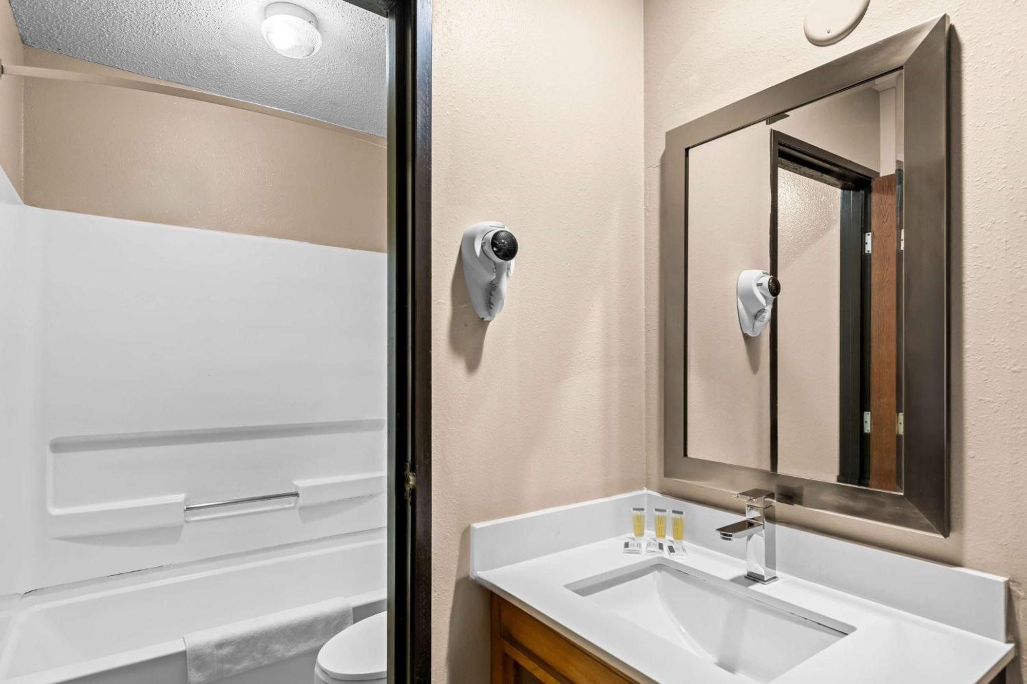 Super 8 By Wyndham Council Bluffs Ia Omaha Ne Area Μοτέλ Εξωτερικό φωτογραφία