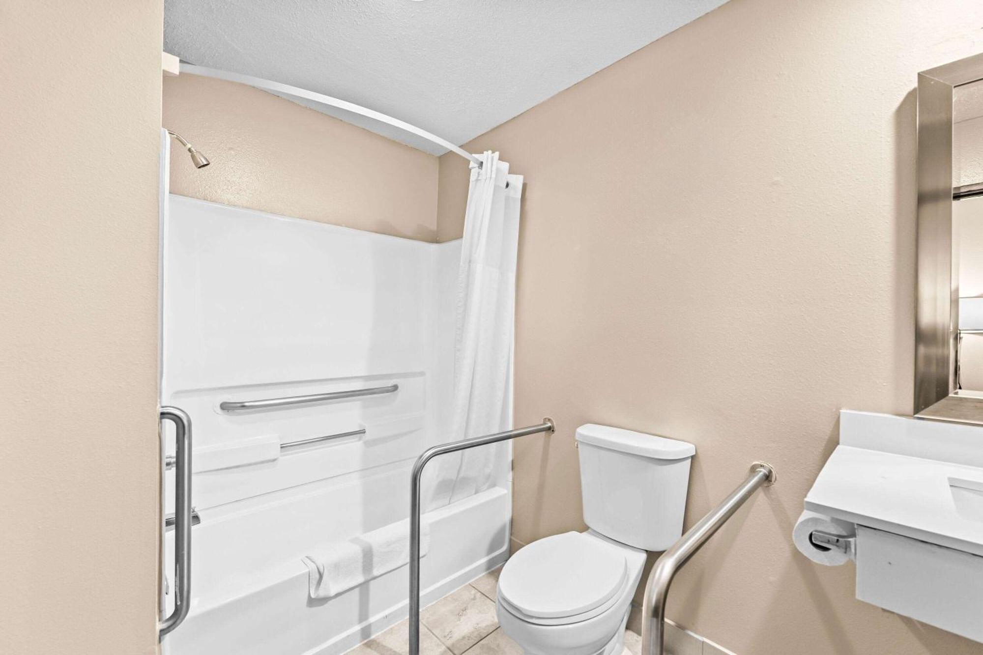 Super 8 By Wyndham Council Bluffs Ia Omaha Ne Area Μοτέλ Εξωτερικό φωτογραφία