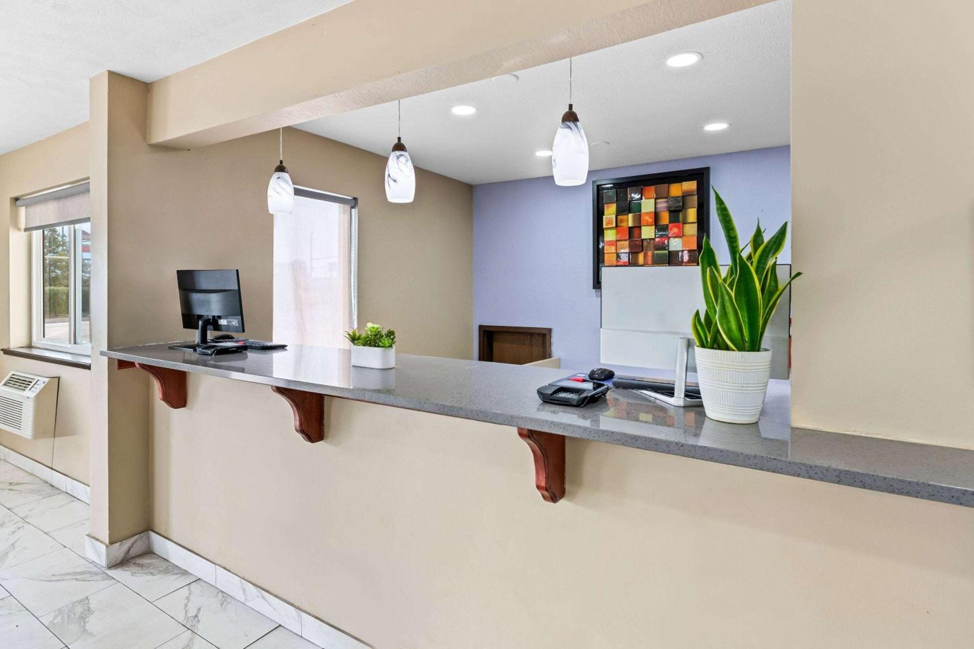 Super 8 By Wyndham Council Bluffs Ia Omaha Ne Area Μοτέλ Εξωτερικό φωτογραφία