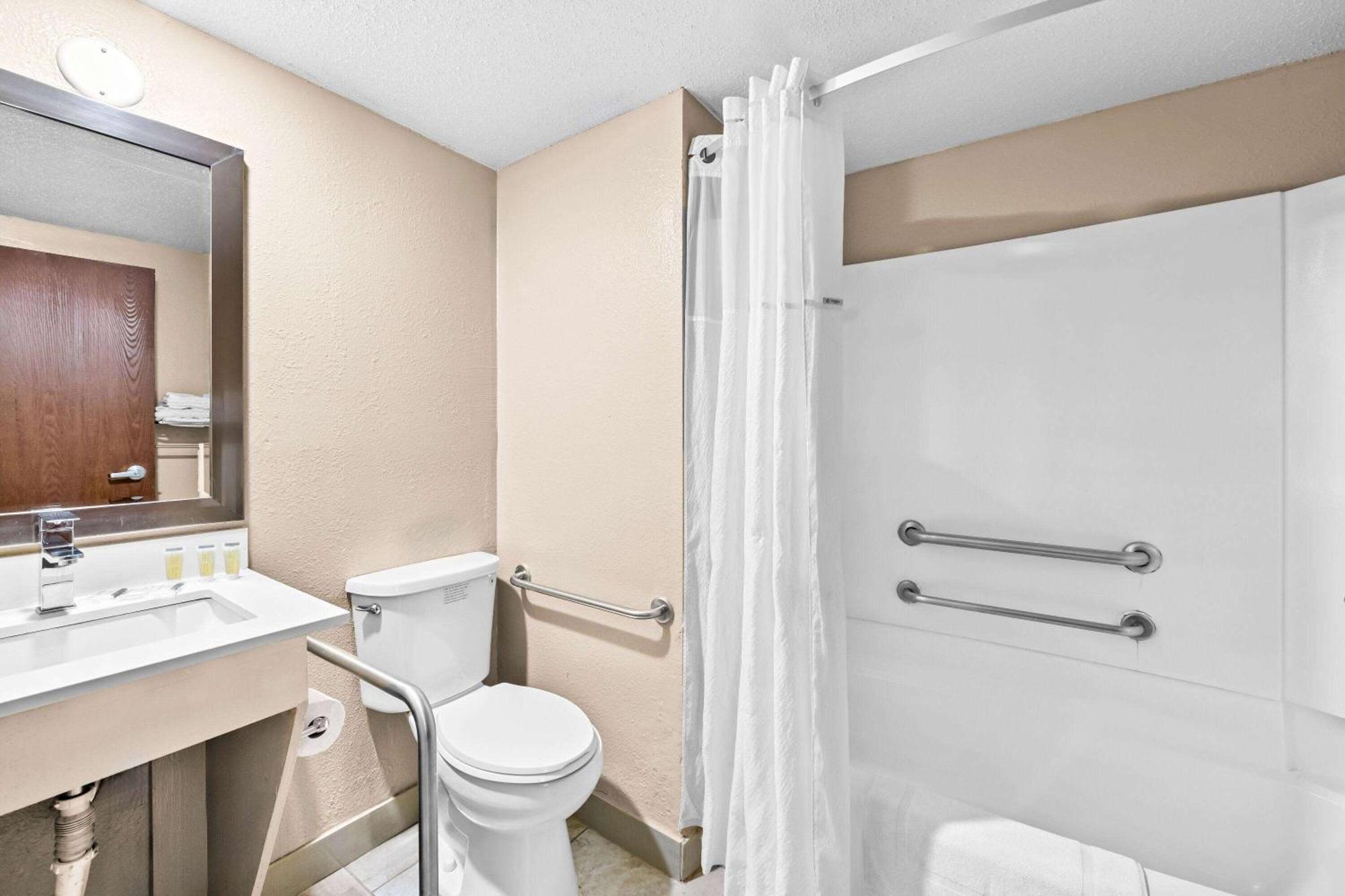 Super 8 By Wyndham Council Bluffs Ia Omaha Ne Area Μοτέλ Εξωτερικό φωτογραφία